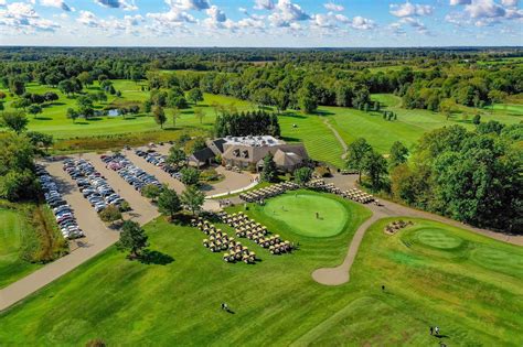 Fox Hills Golf & Banquet Center .